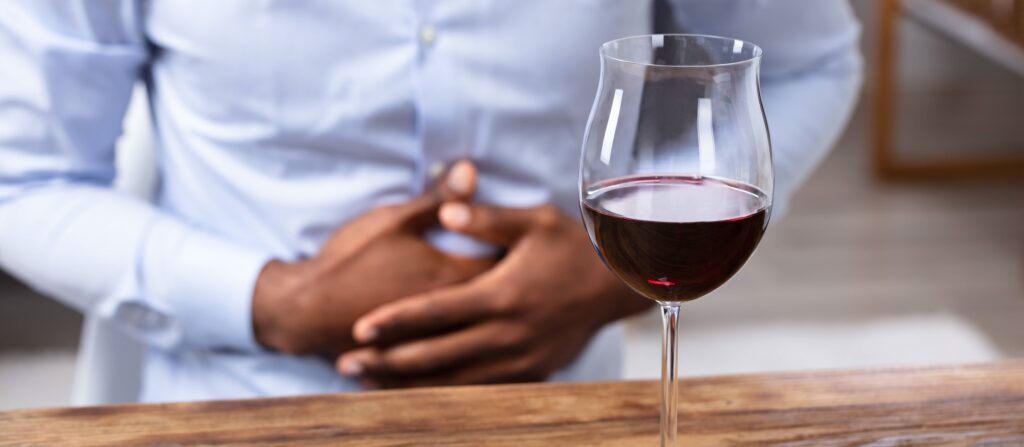 Can drinking alcohol cause stomach ulcers